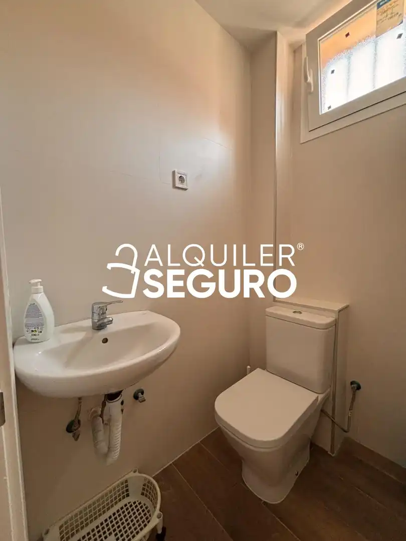 Badezimmer von Büro zur Miete in Madrid