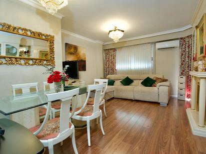 Living room of Flat for sale in  Valencia Capital  with Air Conditioner, Heating and Parquet flooring