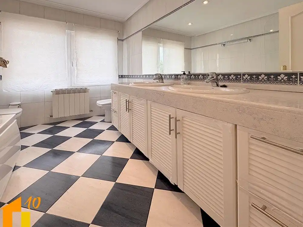 Piso en venta en Avenida Avenida Arlanzón, Villa Pilar