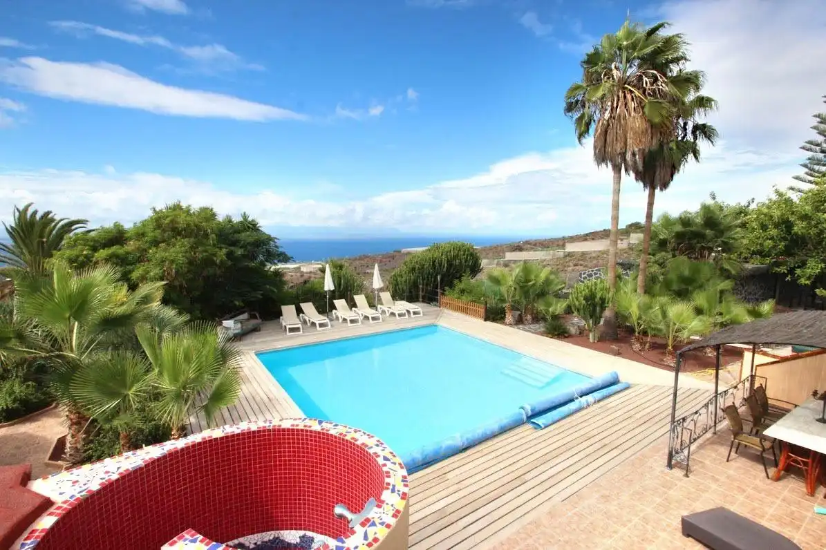Piscina de Casa o xalet en venda en Guía de Isora amb Aire condicionat, Jardí privat i Terrassa