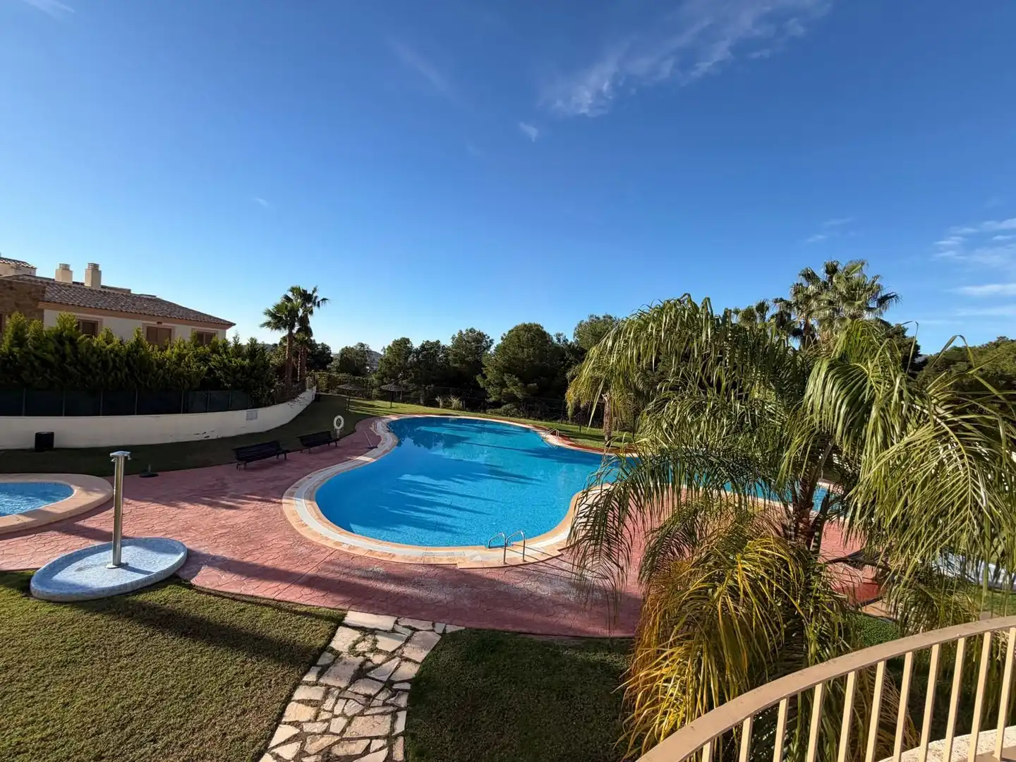 Pis amb piscina en venda a Carrer Berna