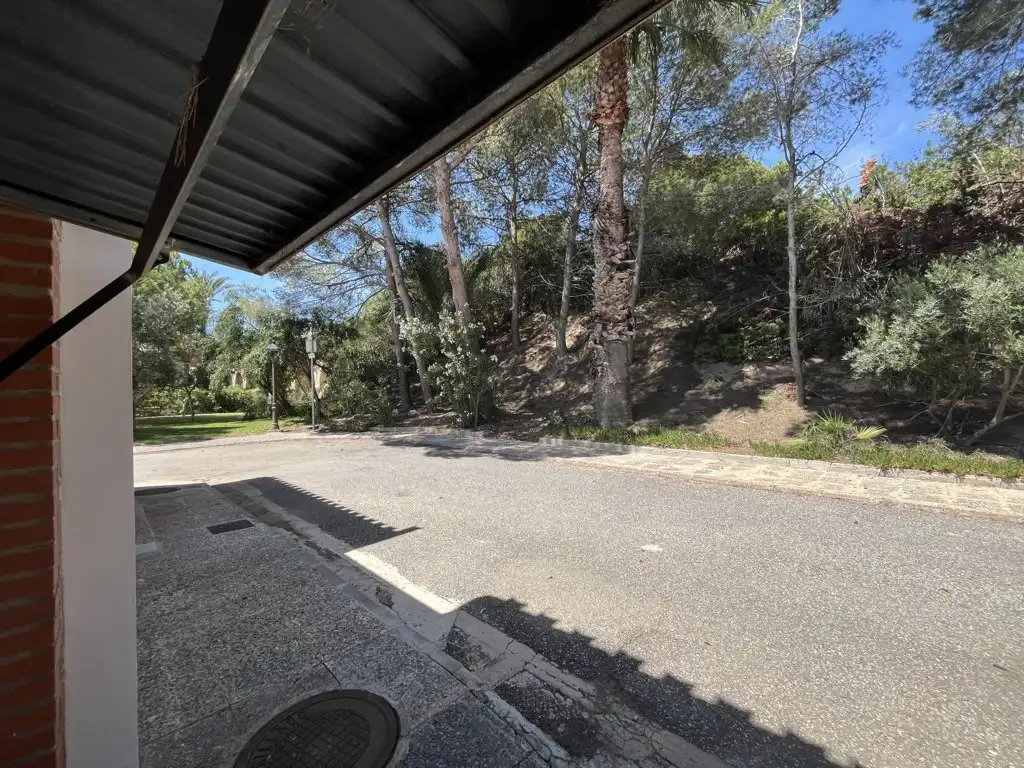 Aparcament de Casa o xalet en venda en Orihuela amb Jardí privat, Terrassa i Traster