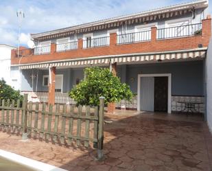 Vista exterior de Casa o xalet en venda en  Córdoba Capital amb Aire condicionat, Calefacció i Jardí privat