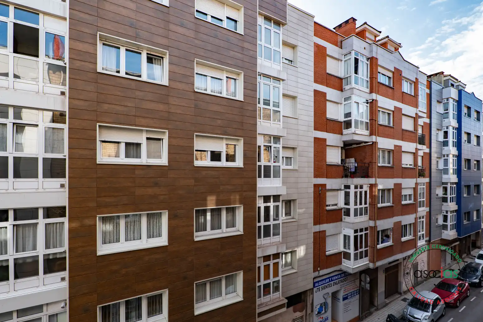 Vista exterior de Pis en venda en Gijón  amb Calefacció
