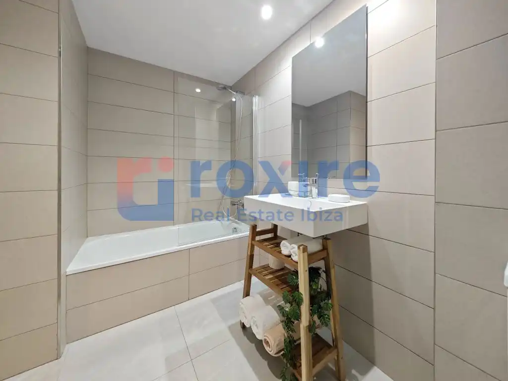 Bathroom of Apartments for rent in Eivissa  with Air Conditioner, Heating and Terrace