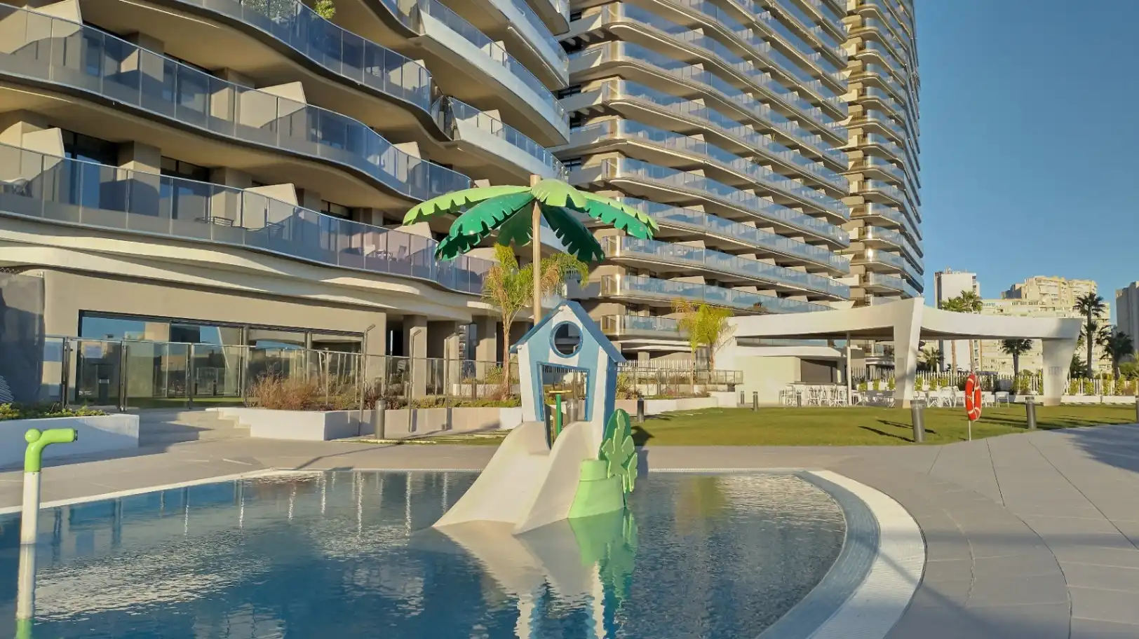 Piscina de Apartamento en venta en Benidorm con Aire acondicionado, Calefacción y Terraza