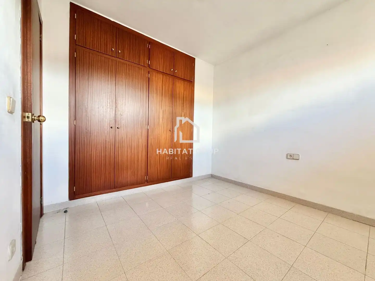 Habitación de Casa adosada en venta en Girona con Calefacción, Jardín privado y Terraza