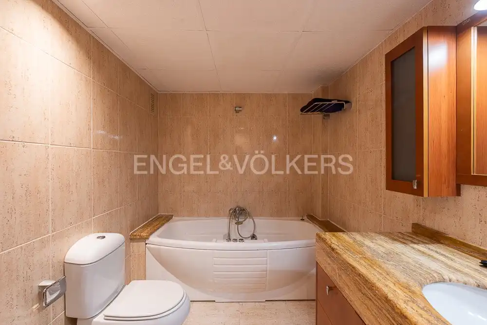 Bathroom of Flat for rent in Valencia  with Air Conditioner, Heating and Parquet flooring