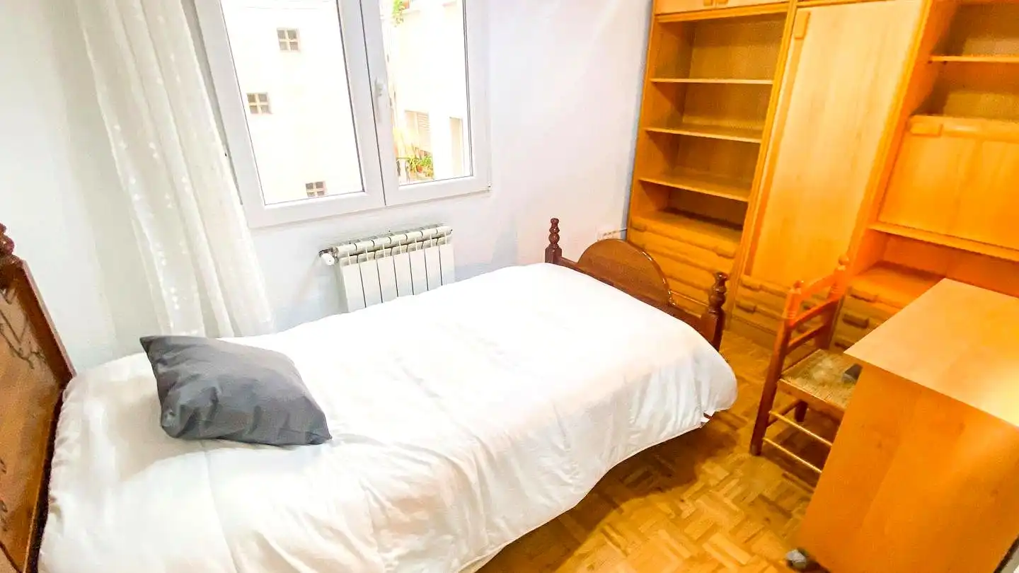 Schlafzimmer von Wohnung zur Miete in Arganzuela