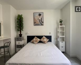 Bedroom of Flat to rent in  Madrid Capital  with Air Conditioner and Balcony