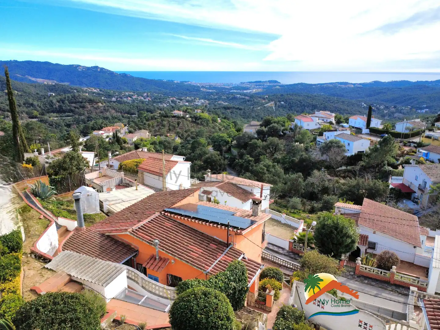 Vista exterior de Casa o xalet en venda en Lloret de Mar amb Calefacció, Jardí privat i Terrassa