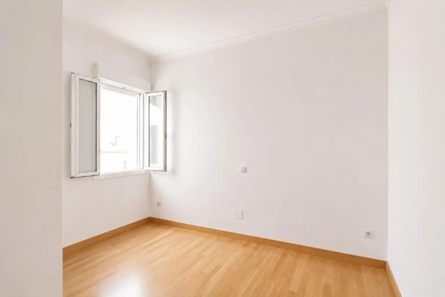 Bedroom of Flat for rent in Madrid  with Air Conditioner, Heating and Parquet flooring