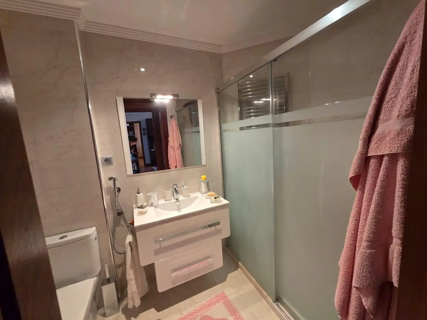 Baño de Piso en venta en Torrelavega  con Calefacción
