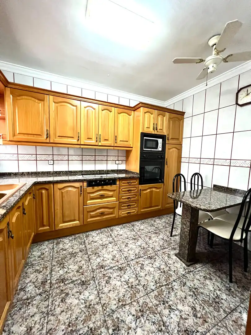 Cuina de Casa o xalet en venda en Vilanova i la Geltrú amb Calefacció