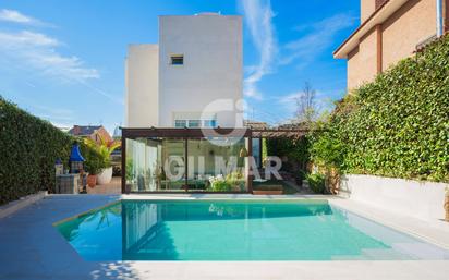 Vista exterior de Casa o xalet en venda en La Moraleja amb Aire condicionat, Terrassa i Piscina