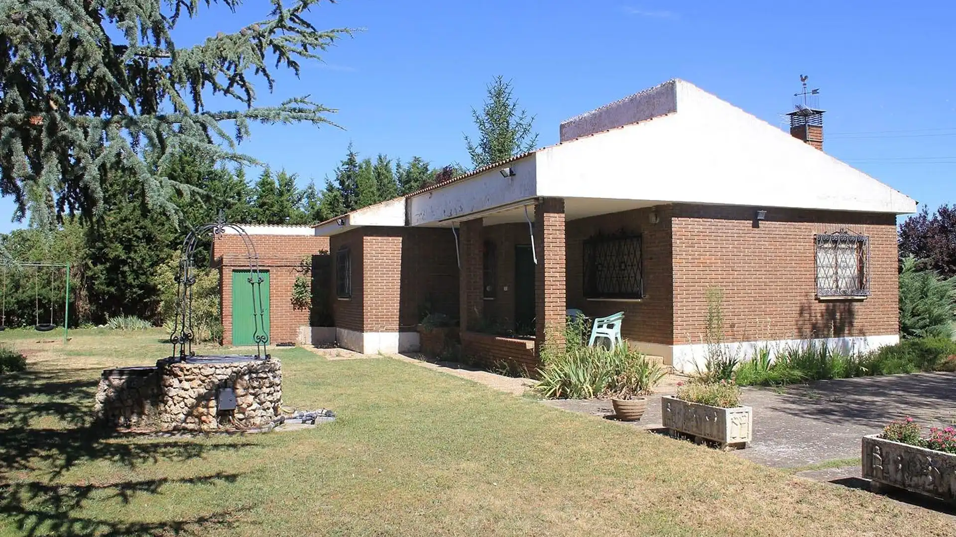 Exterior view of Country homes for sale in Grijota  with Storage room and Furnished