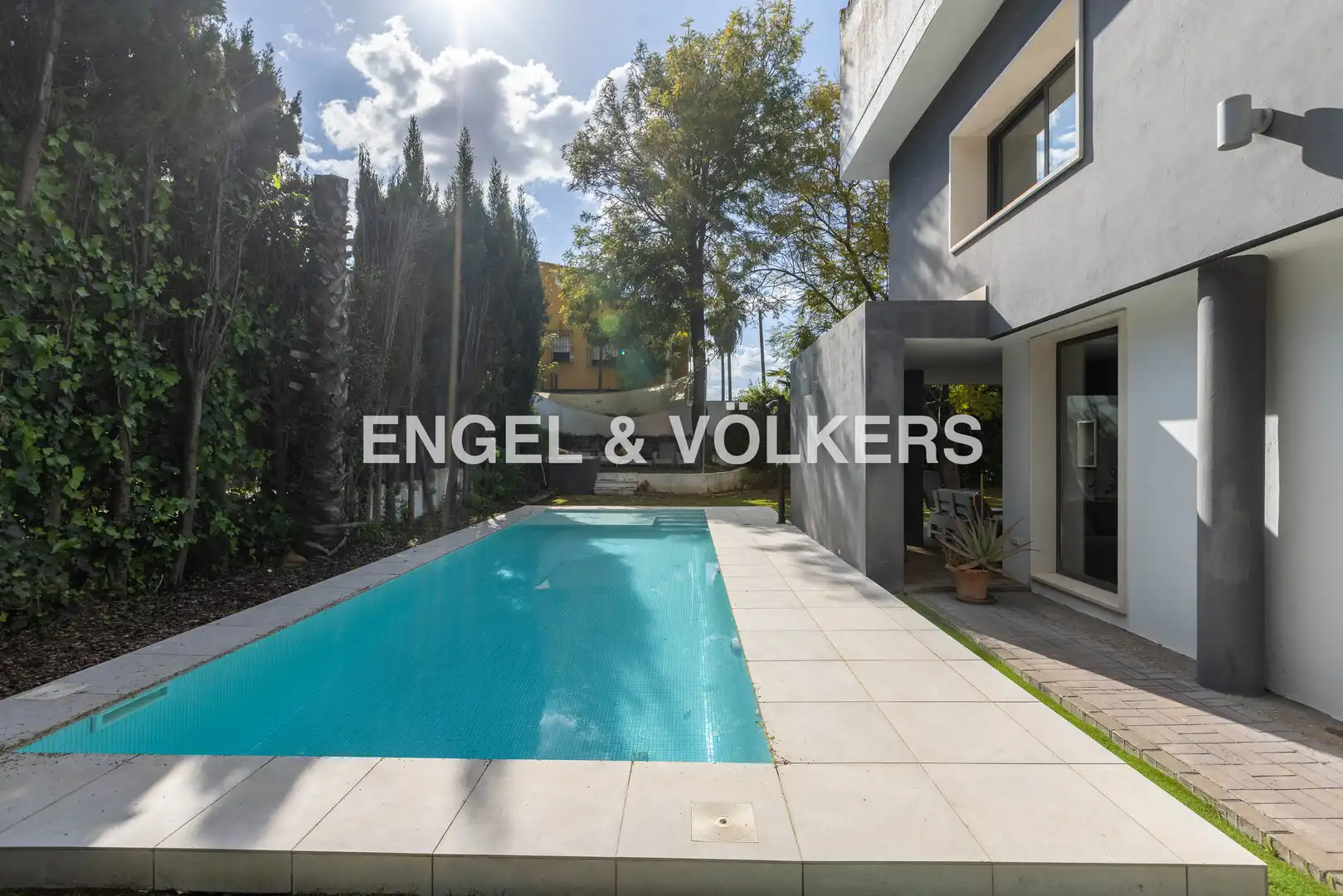 Schwimmbecken von Country house zum Verkauf in Camas mit Klimaanlage, Heizung und Privatgarten