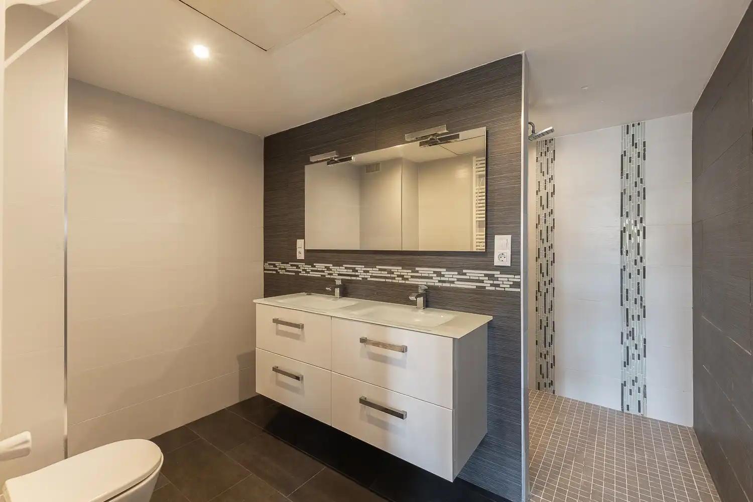 Bathroom of Flat for rent in Valencia  with Air Conditioner, Heating and Parquet flooring