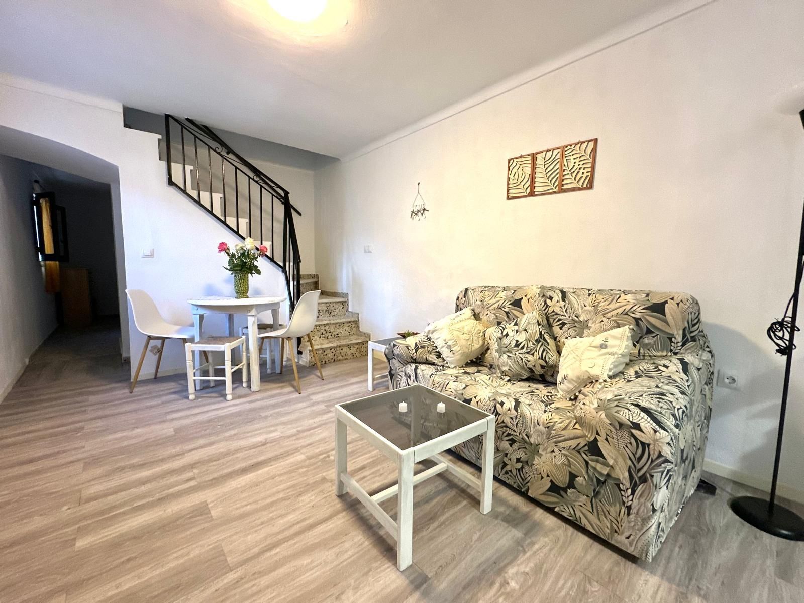 Sala d'estar de Casa o xalet en venda en Algarrobo amb Moblat