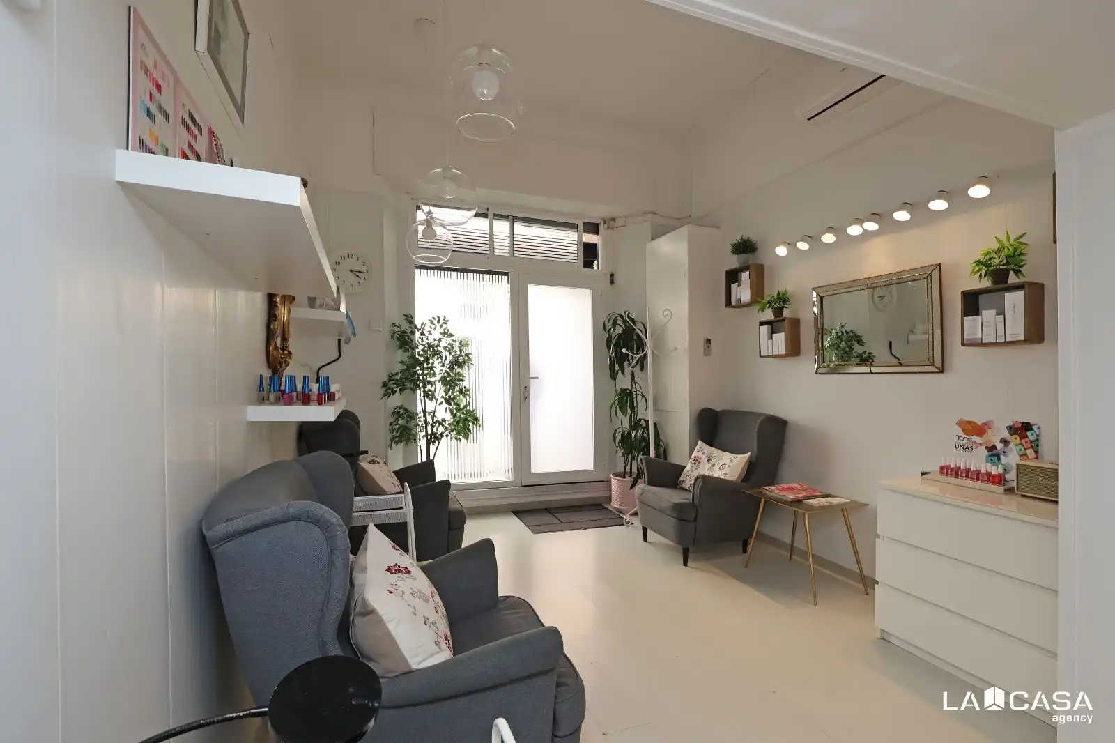 Business premises for transfer in Carrer de Blai, imagen 7