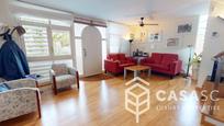 Living room of Single-family semi-detached for sale in Sant Cugat del Vallès  with Heating, Private garden and Parquet flooring