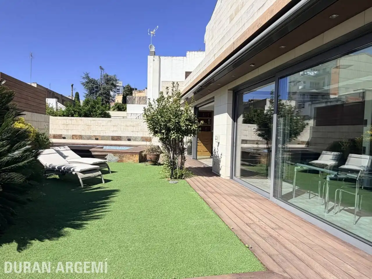 Terrassa de Casa o xalet en venda en Terrassa amb Aire condicionat, Calefacció i Jardí privat