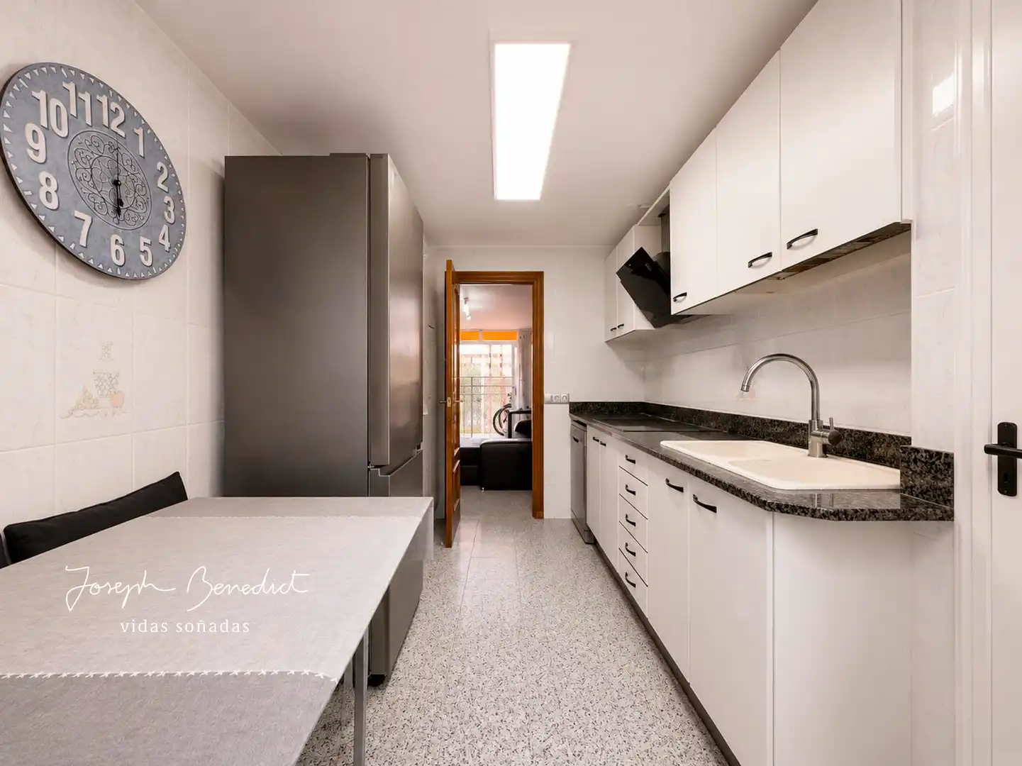 Kitchen of Flat for sale in L'Hospitalet de Llobregat  with Air Conditioner, Heating and Terrace