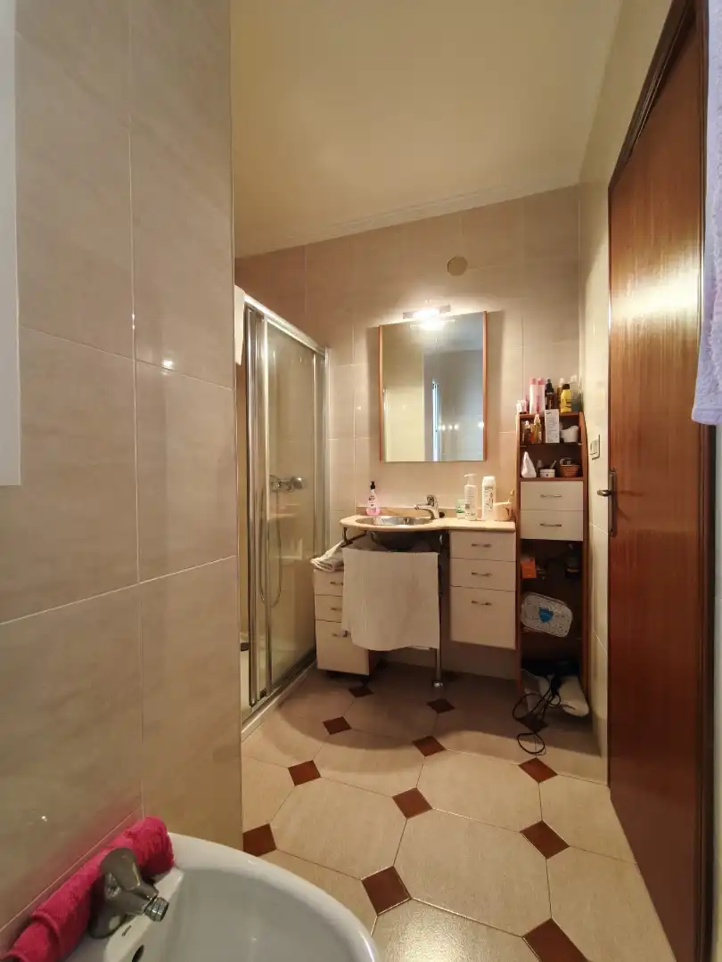 Badezimmer von Wohnung zum Verkauf in Isla Cristina mit Klimaanlage, Heizung und Terrasse