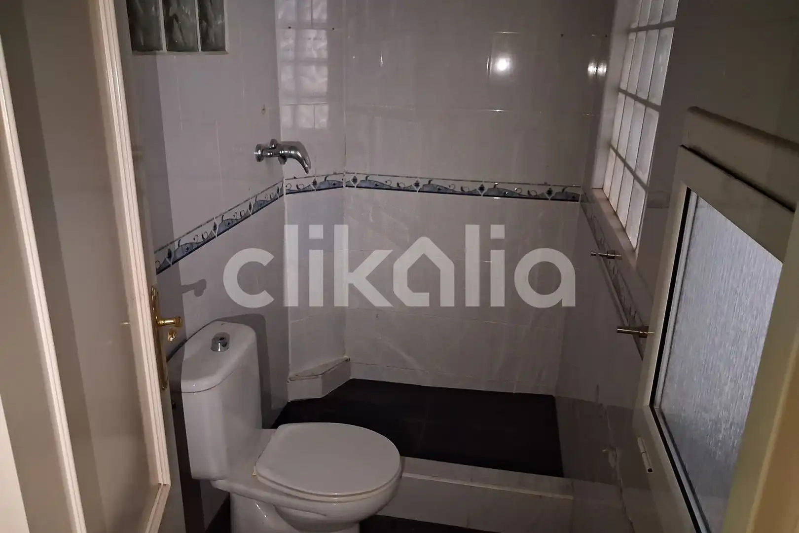 Badezimmer von Einfamilien-Reihenhaus zum Verkauf in Sabadell mit Terrasse