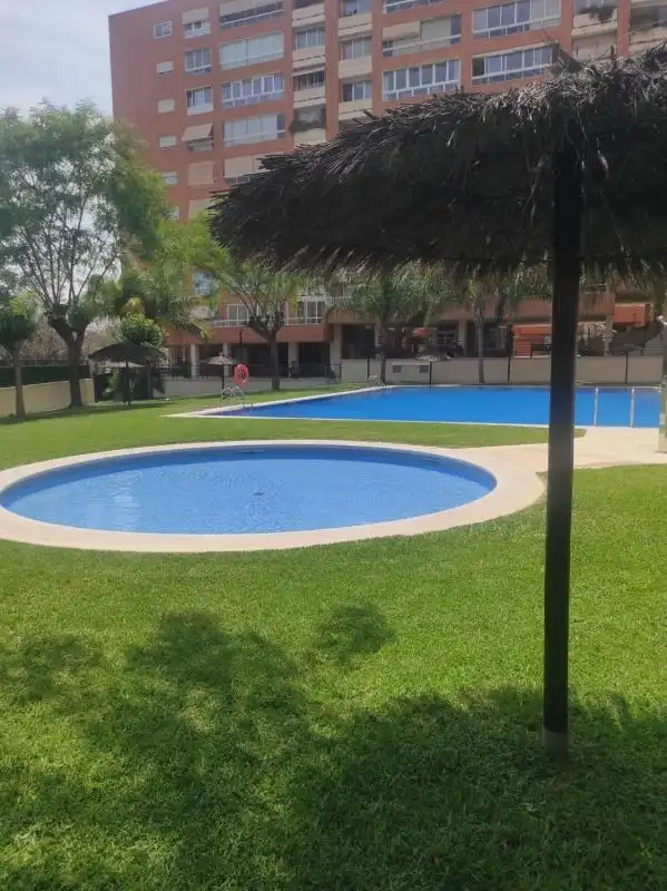 Piscina de Apartament en venda en Alicante / Alacant amb Aire condicionat