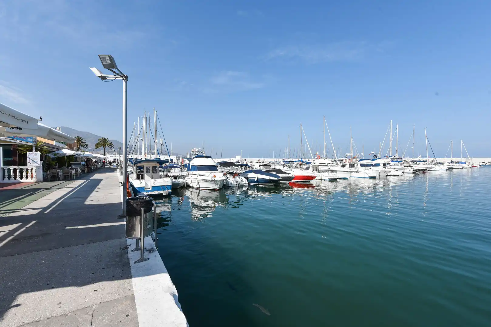 Außenansicht von Wohnung zur Miete in Fuengirola mit Klimaanlage, Heizung und Privatgarten