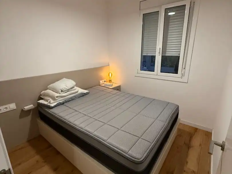 Schlafzimmer von Wohnung zur Miete in Barcelona mit Klimaanlage, Parkett und Möbliert