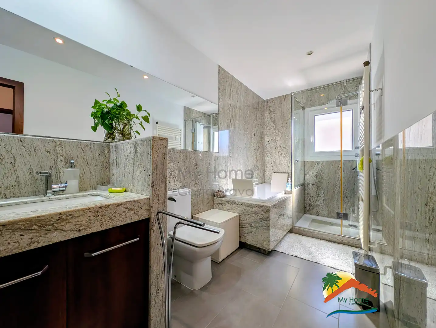 Baño de Casa o chalet en venta en Lloret de Mar con Aire acondicionado, Calefacción y Jardín privado