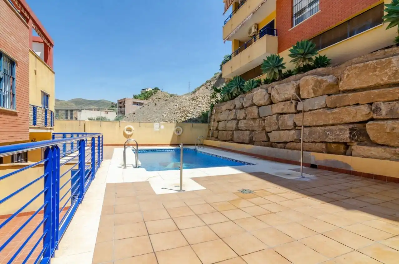 Piscina de Ático de alquiler en Rincón de la Victoria con Aire acondicionado, Calefacción y Jardín privado