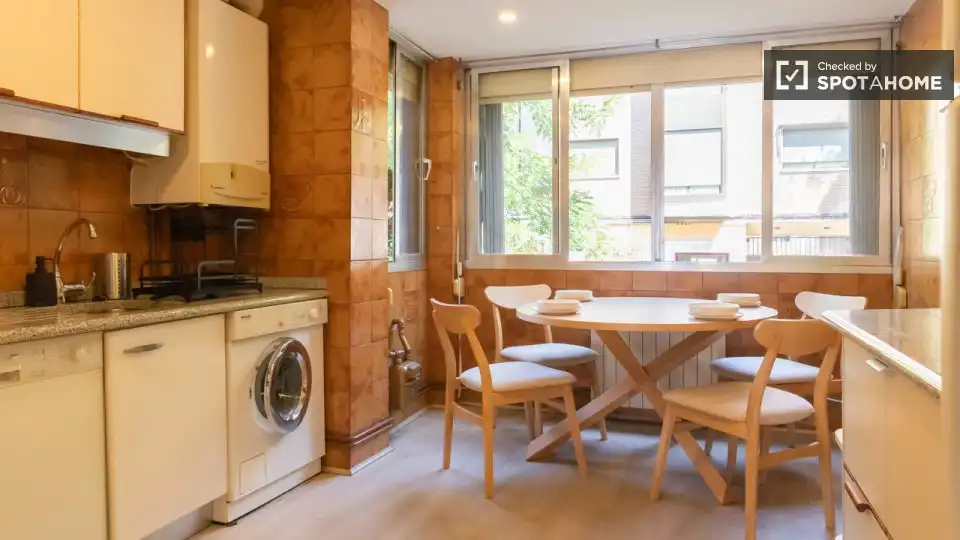 Cocina de Piso de alquiler en Madrid con Aire acondicionado, Calefacción y Amueblado