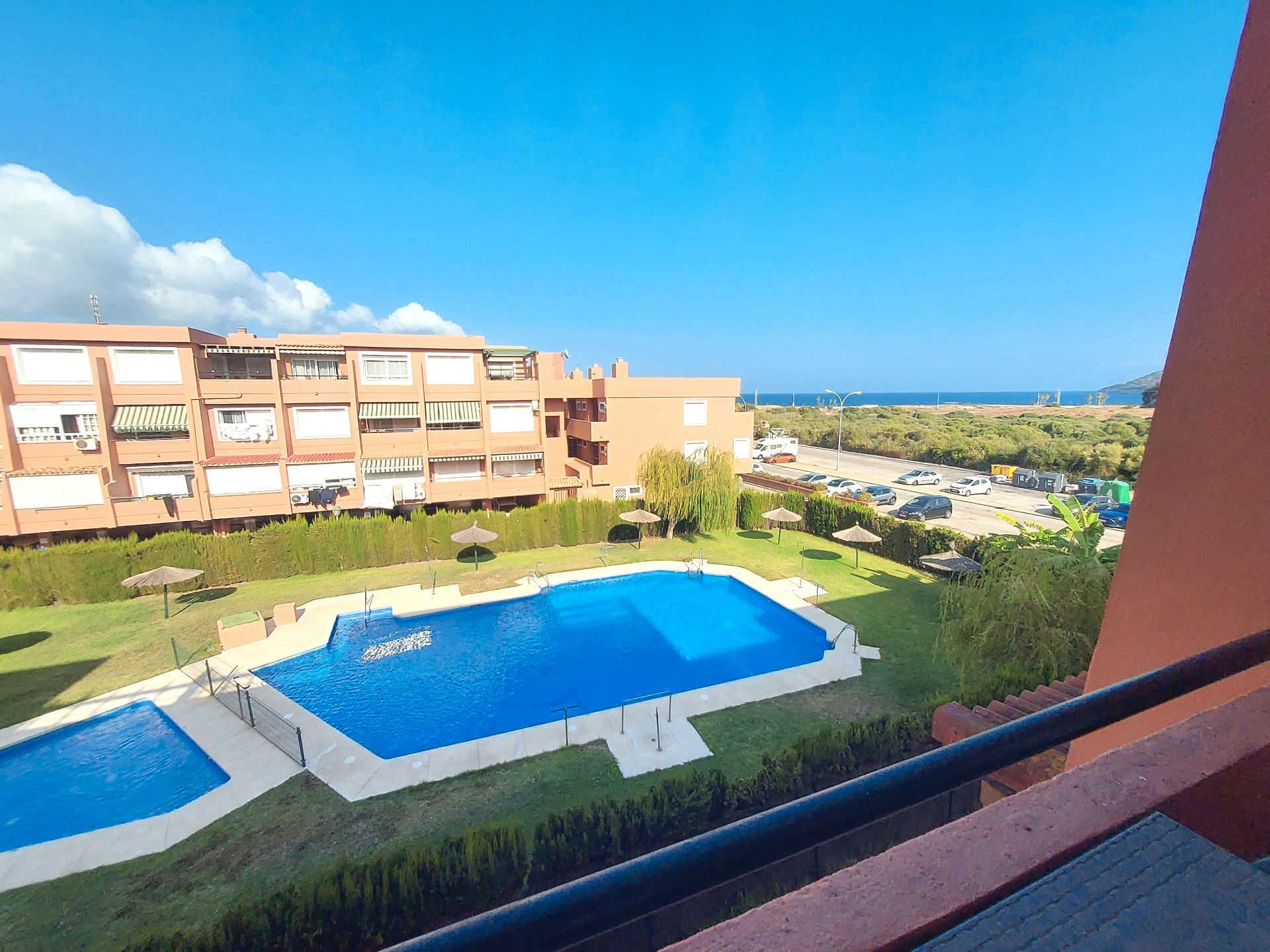 Piscina de Apartament de lloguer en Algeciras amb Aire condicionat, Terrassa i Moblat