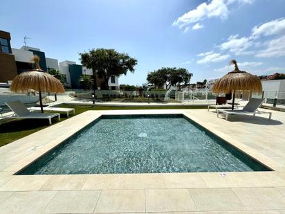 Piscina de Planta baixa en venda en Marbella amb Aire condicionat, Jardí privat i Terrassa