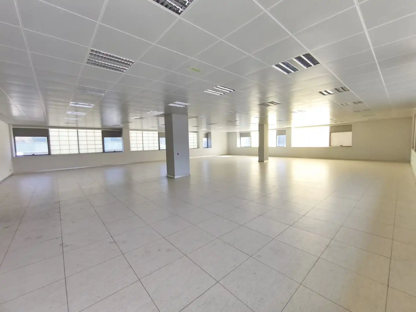 Local comercial en venta en Calle Etxesakan 28