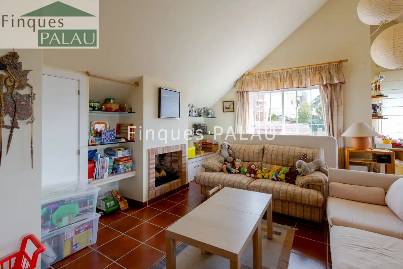 Sala d'estar de Casa o xalet en venda en Sant Just Desvern amb Aire condicionat, Calefacció i Jardí privat
