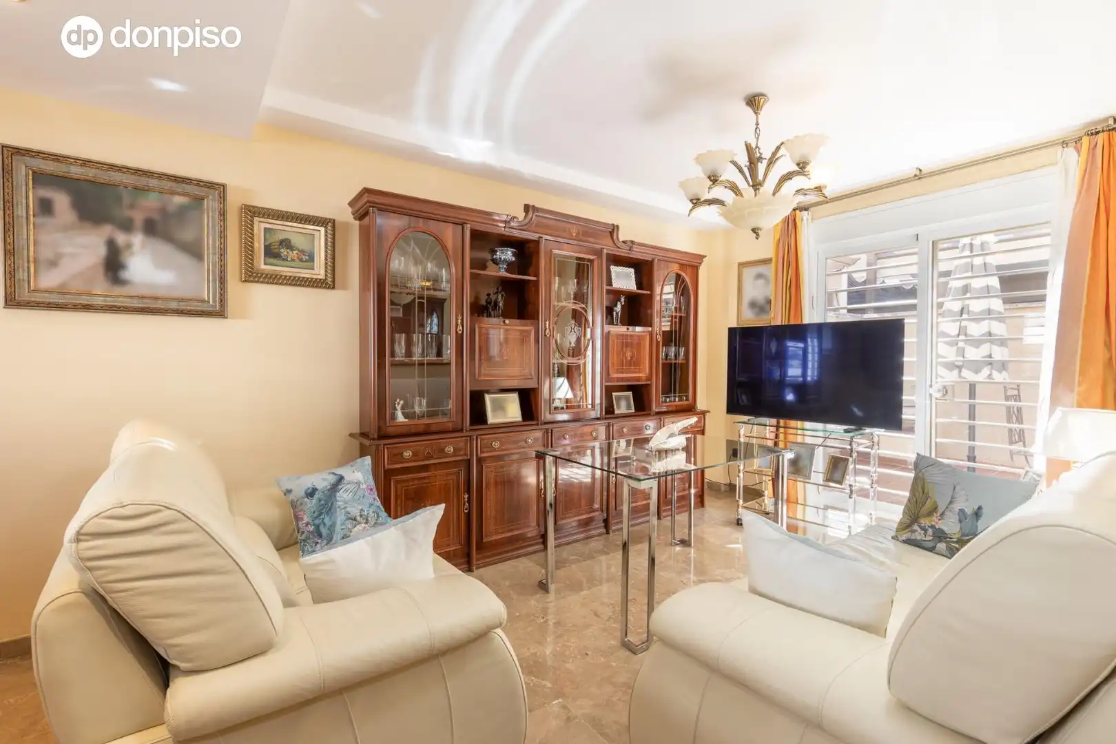 Wohnzimmer von Einfamilien-Reihenhaus zum Verkauf in Armilla mit Heizung