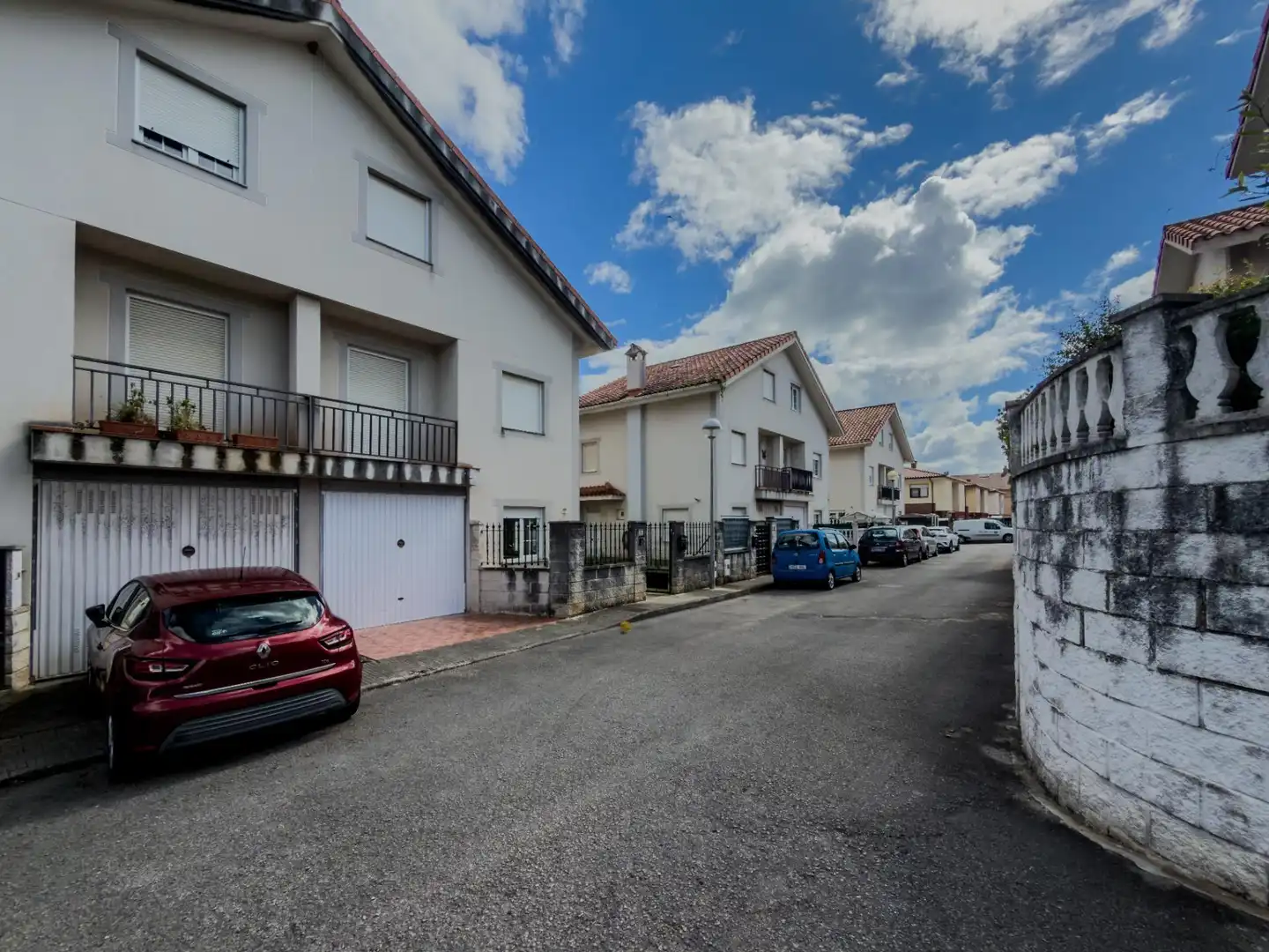 Vista exterior de Casa adosada en venda en Villaescusa (Cantabria) amb Calefacció i Parquet