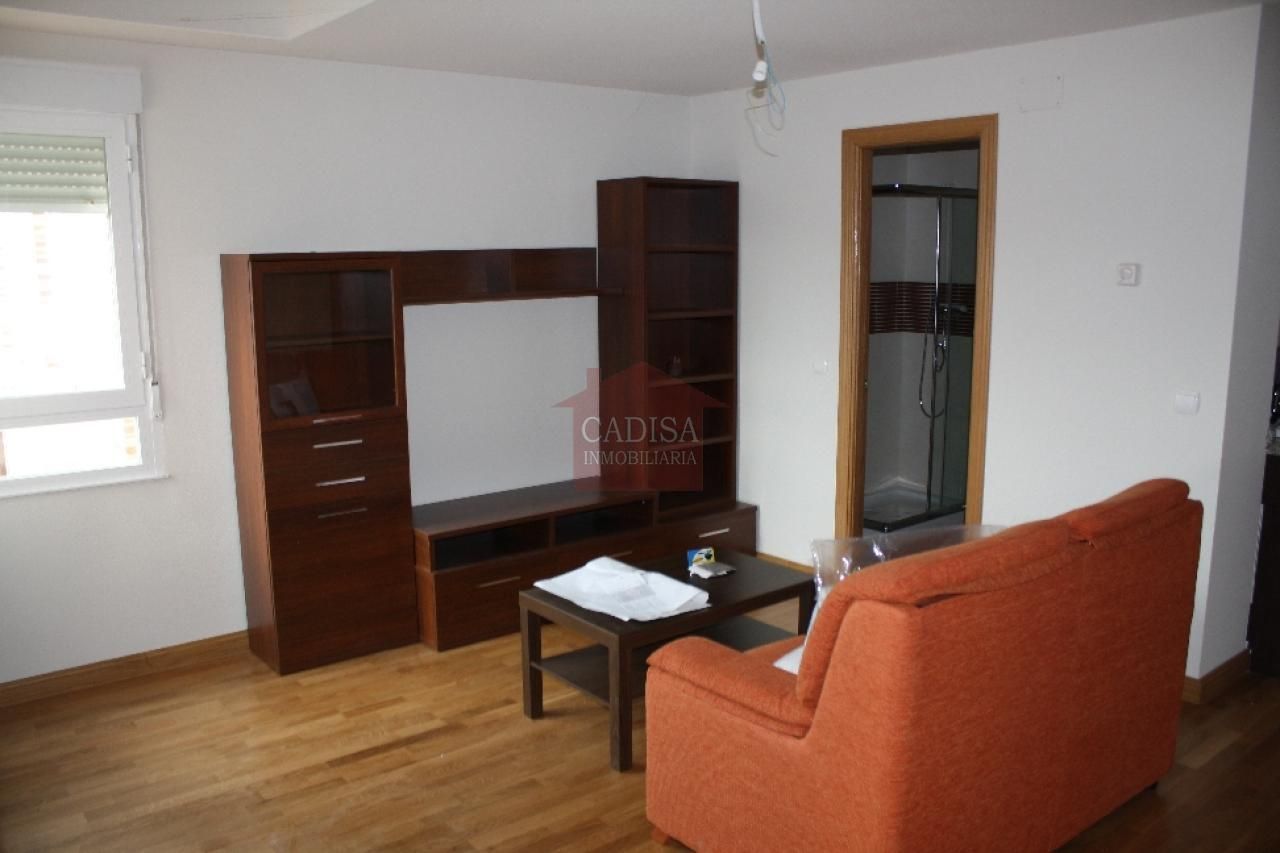 Sala de estar de Apartamento de alquiler en Villamayor con Calefacción, Piscina y Amueblado