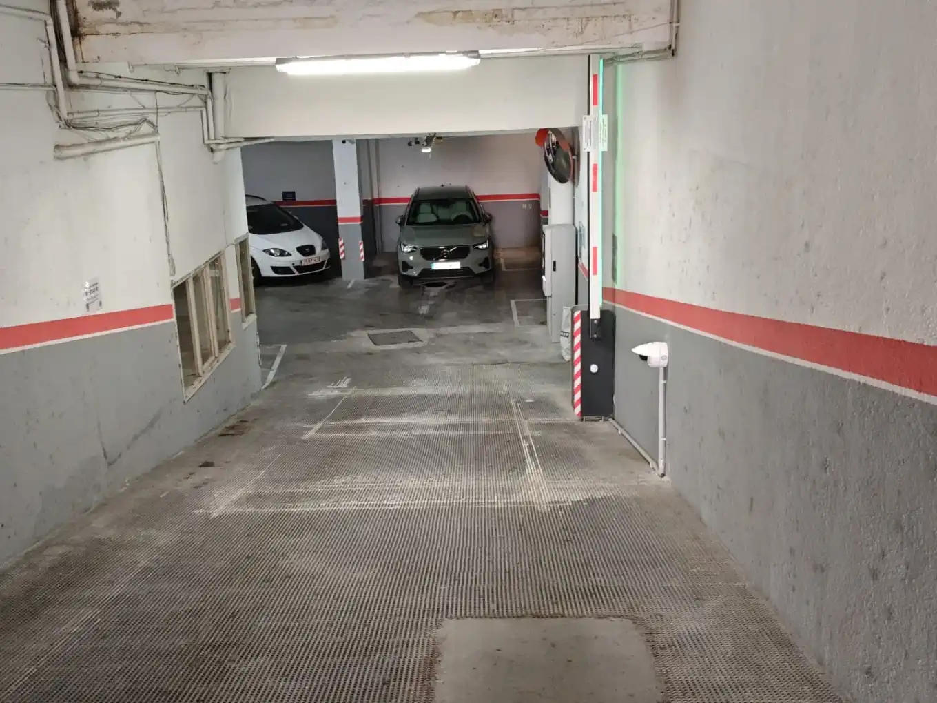 Parking of Garage for rent in Madrid  with Alarm