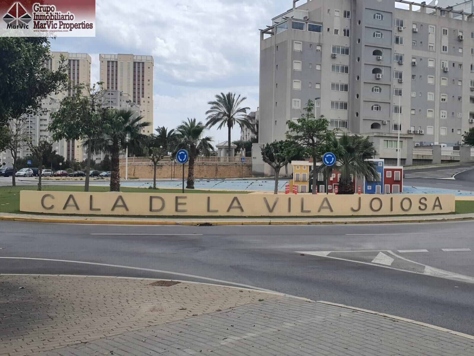 Vista exterior de Pis en venda en Villajoyosa / La Vila Joiosa amb Aire condicionat, Jardí privat i Piscina comunitària