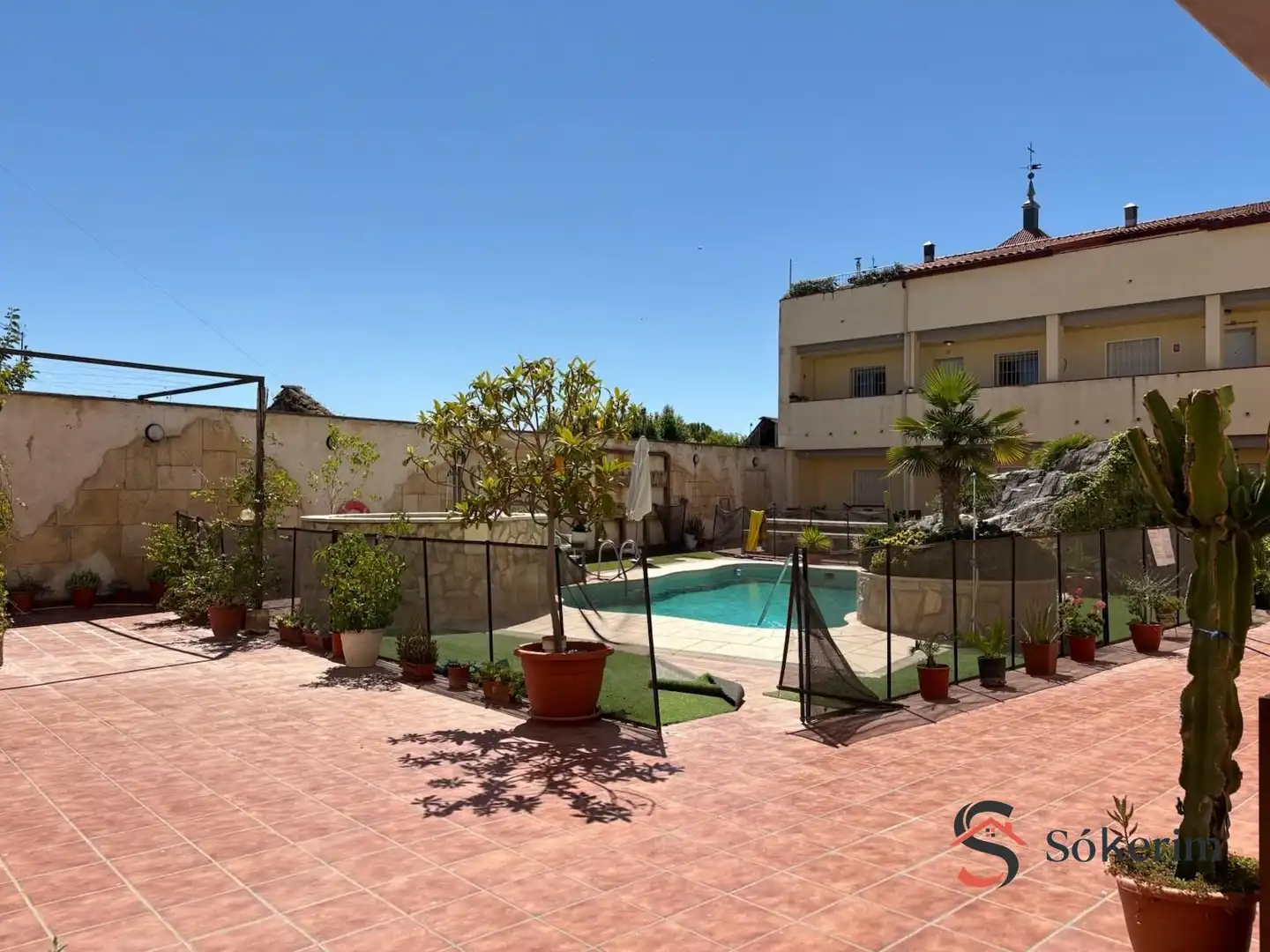 Schwimmbecken von Wohnung zum Verkauf in Alcabón mit Klimaanlage, Heizung und Privatgarten