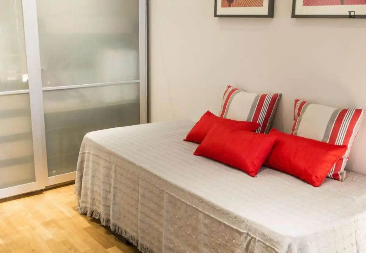 Apartamento de alquiler en Cortes - Huertas