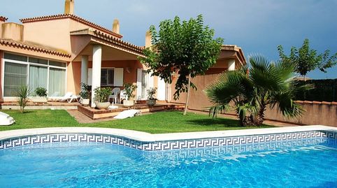 Chalet de 4 dormitorios con Piscina en Riumar