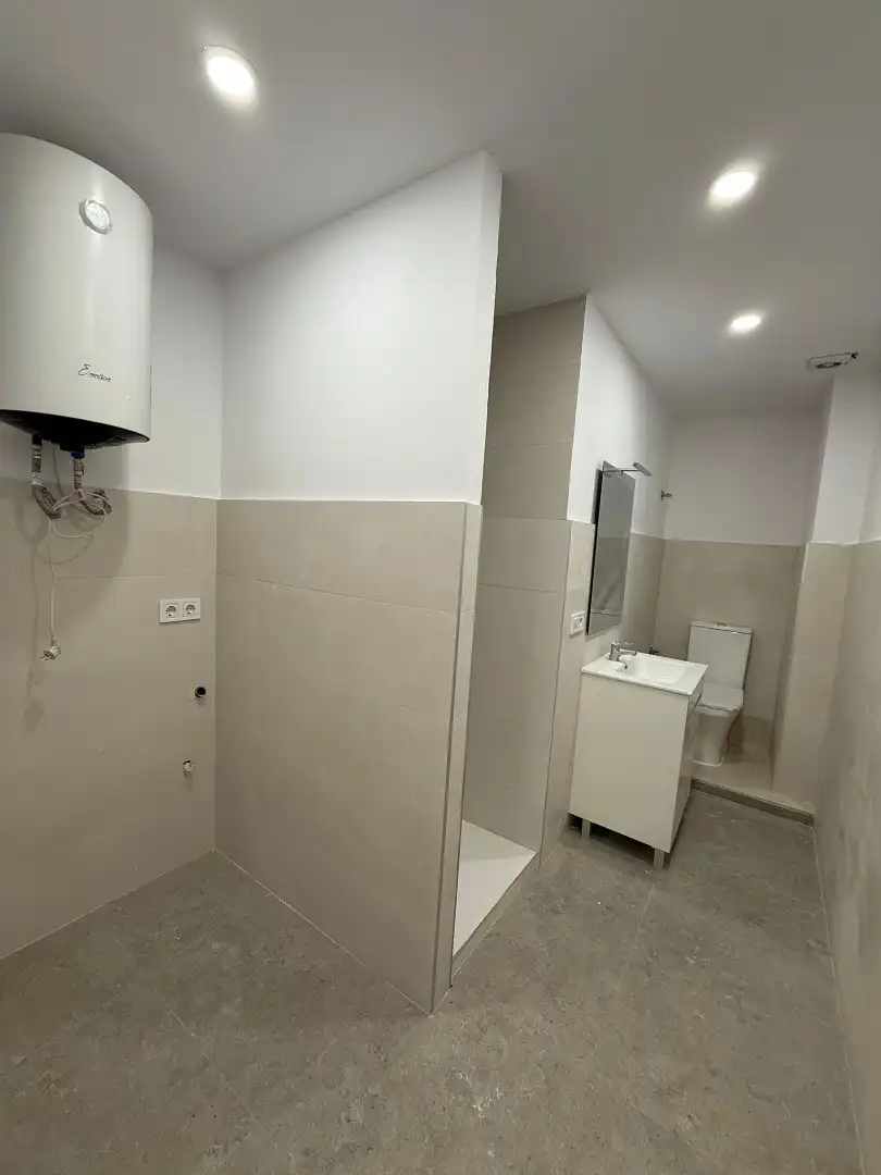 Baño de Estudio en venta en Badalona con Parquet, Horno y Alarma