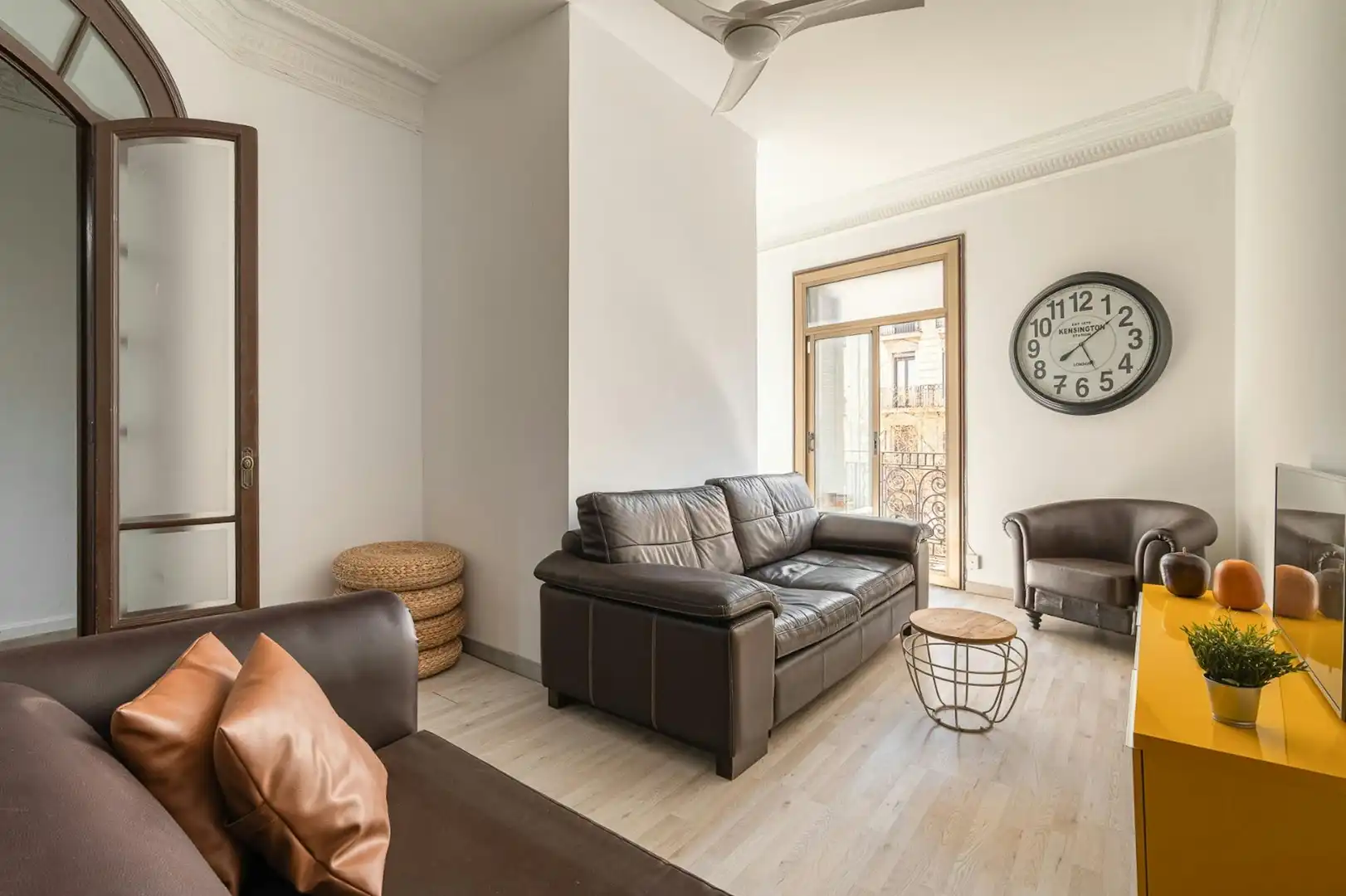 Living room of Flat for rent in Barcelona  with Air Conditioner, Heating and Furnished