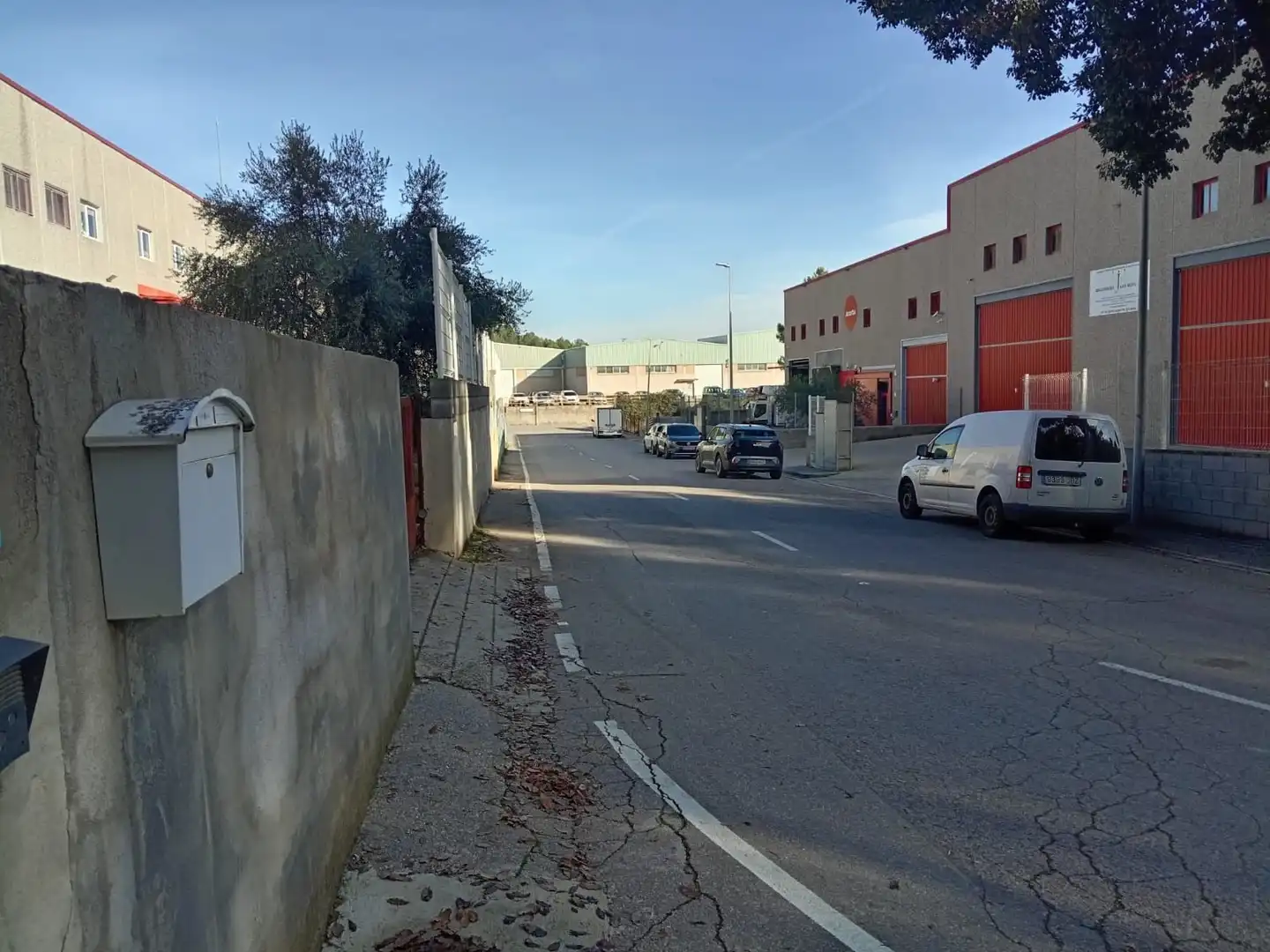 Außenansicht von Fabrikhallen zum Verkauf in Sant Vicenç de Castellet
